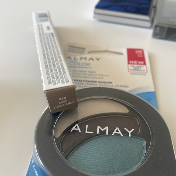 Eye Makeup Value Bundle Kit - Eyeshadow Palettes, Mascara and Cream Shadow Stick - Picture 5 of 6